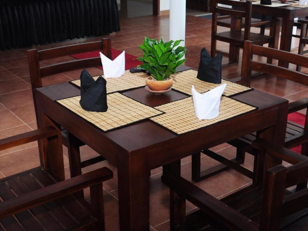 Sihilro Regency Hotel Udawalawe Bagian luar foto