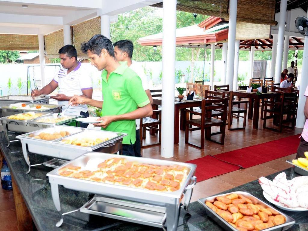 Sihilro Regency Hotel Udawalawe Bagian luar foto